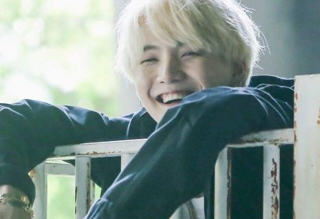 윤기에게 투표해주세요! thumbnail