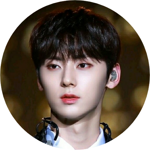 황민현 image