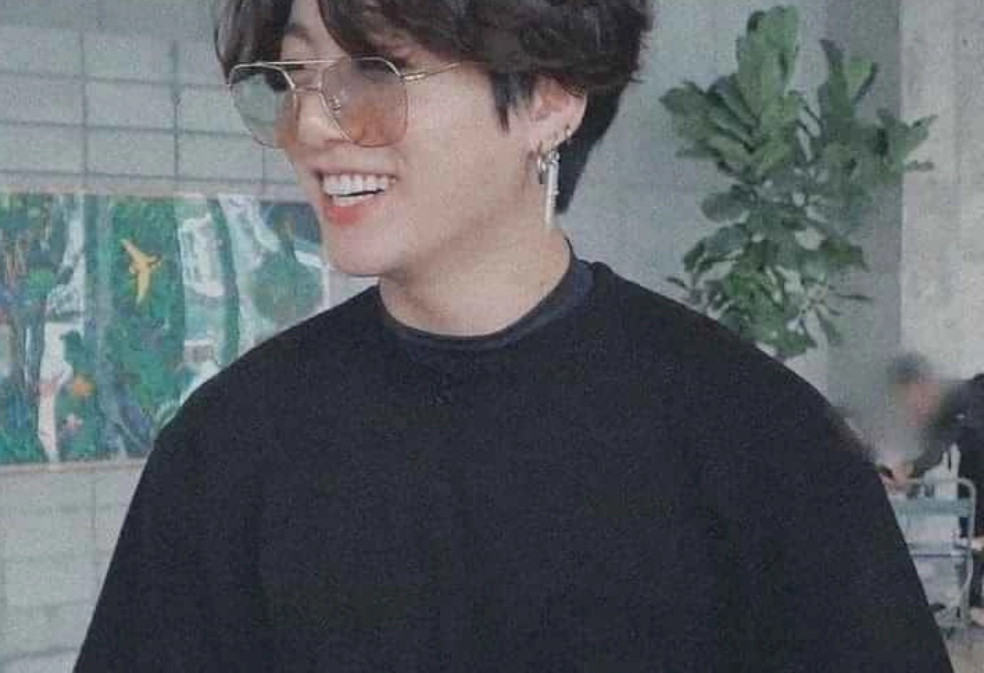 El presidente pervertido Jeong-guk y la protagonista femenina de 23 años thumbnail