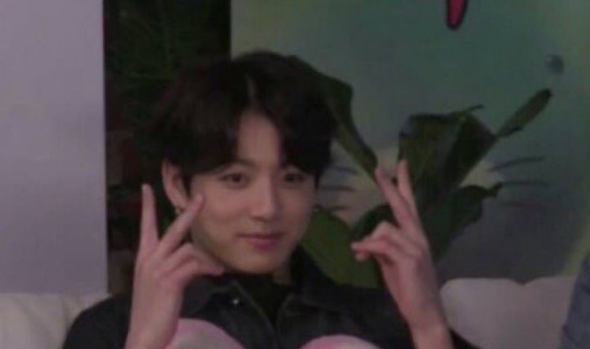 Jungkook mengatakan untuk memilih thumbnail