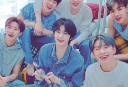 Flowers blooming in the sea thumbnail