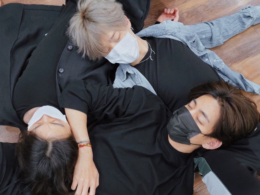 오빠친구들은 개새끼들이였다 thumbnail