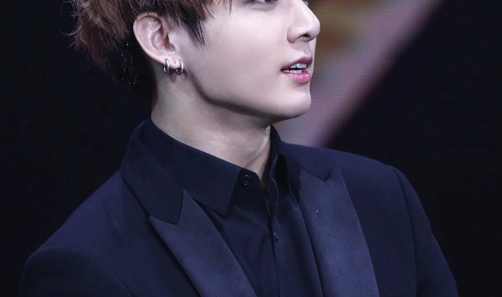 I'm attracted to that man. thumbnail