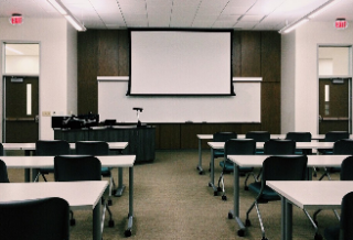 Hey, there's a pretty girl over there thumbnail