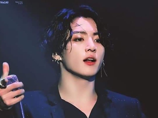 與防彈少年團成員柾國約會 thumbnail