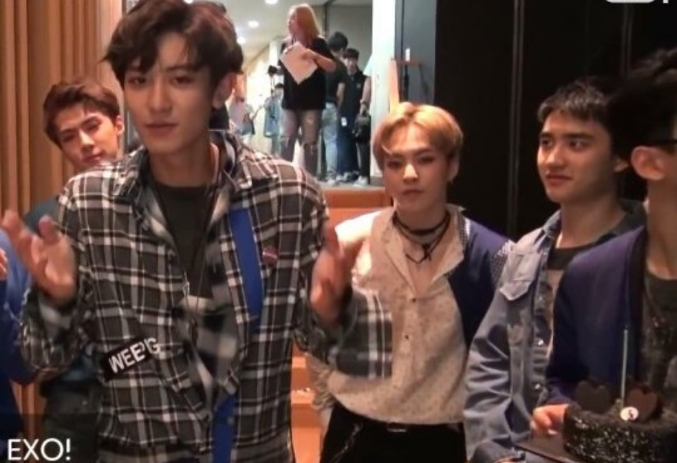 Fantasi Satu Hari EXO thumbnail