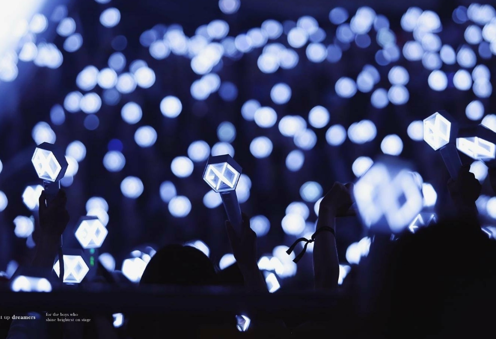 EXO 8주년 축하해요! 🎉🎉🎉 thumbnail