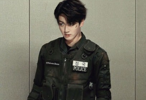 When a nine-tailed fox/ghost hybrid meets a police officer thumbnail