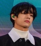 V 김태형 image