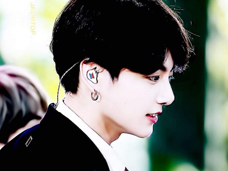 오렌지를 품은 딸기 thumbnail