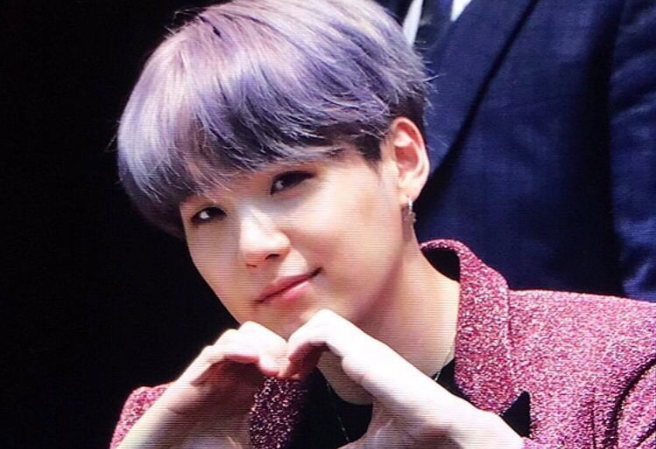 女版防弹少年团 - 男版防弹少年团 thumbnail