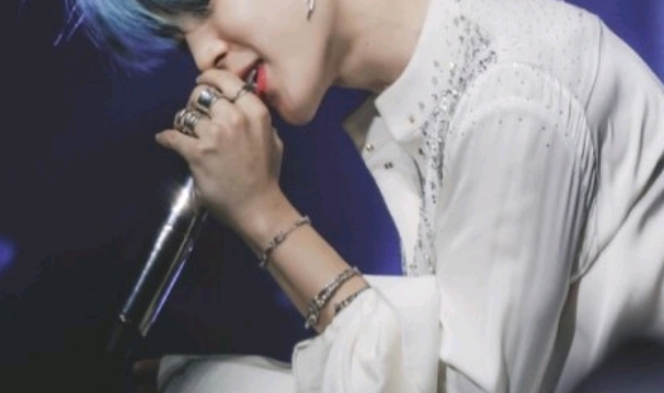 我和老板谈起了办公室恋情。 thumbnail