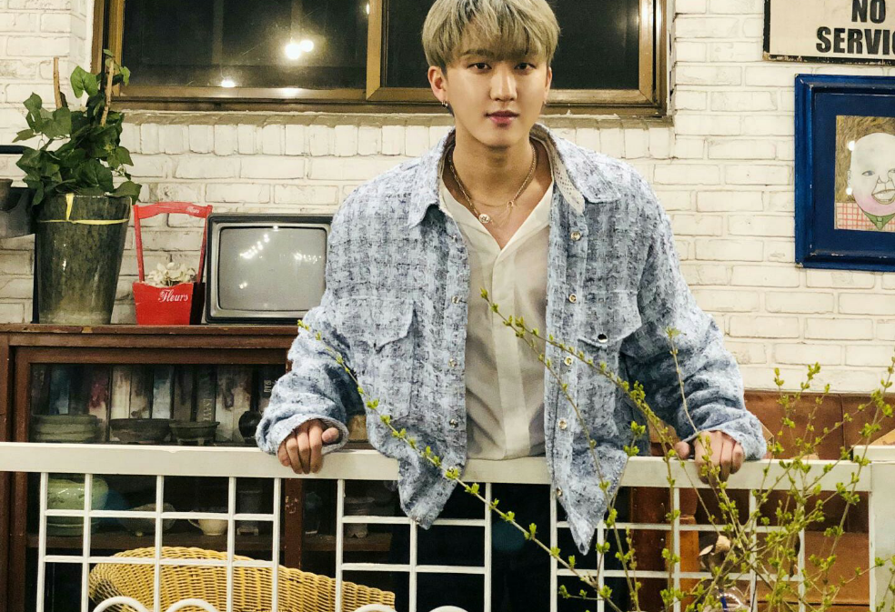 VOTE FOR CHANGBIN thumbnail