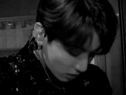 Aku kembali mengingat masa-masa ketika aku masih menjadi mantan pacarnya. thumbnail