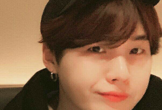 我旁边那张桌子居然是防弹的？！ thumbnail