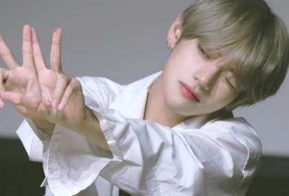 The only woman in that group thumbnail