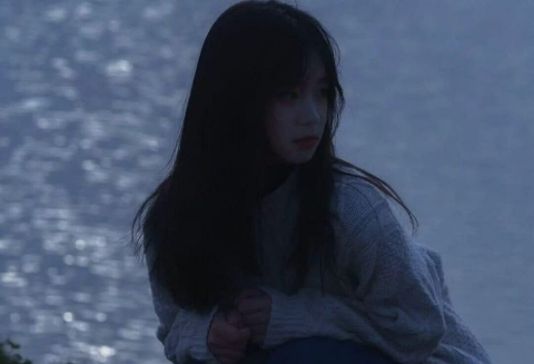 활발했던 여사친이 까칠해졌다. thumbnail