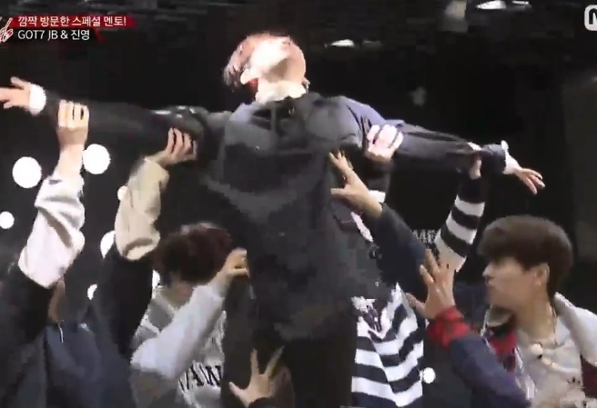 한에게 투표해주세요♡ thumbnail