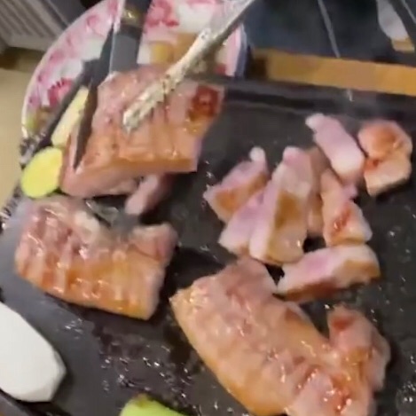 고기집 사장님 image