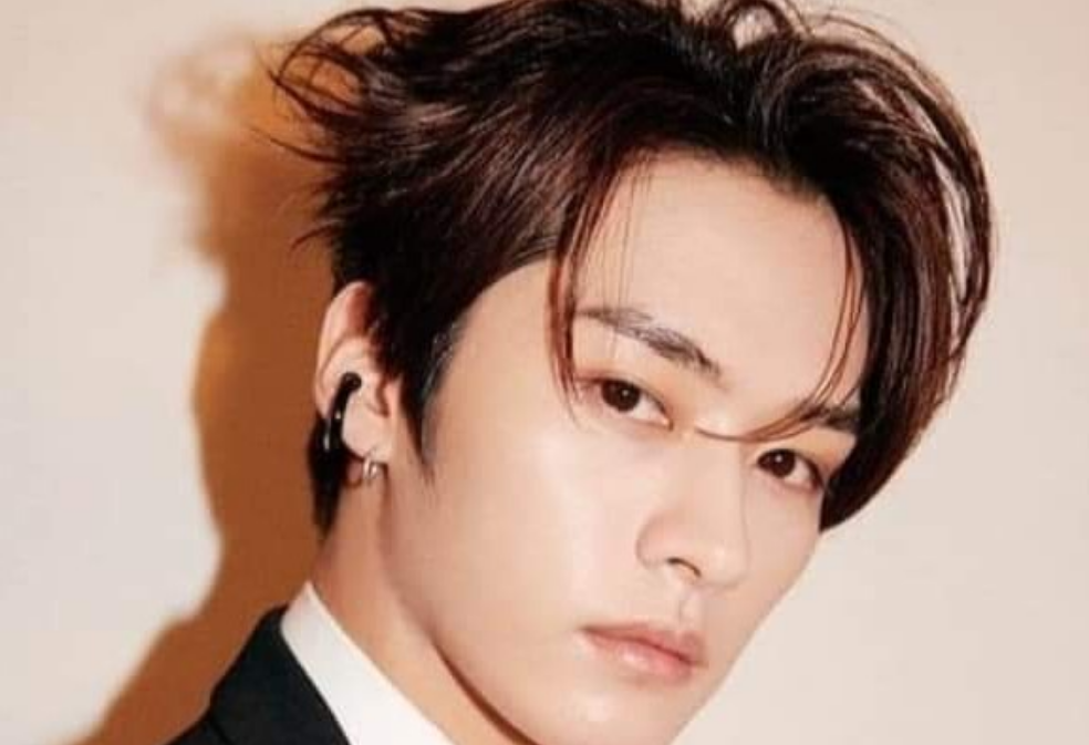 VOTE FOR Lee Know thumbnail