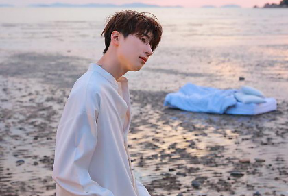 바이올렛 : 영원한 우정 thumbnail