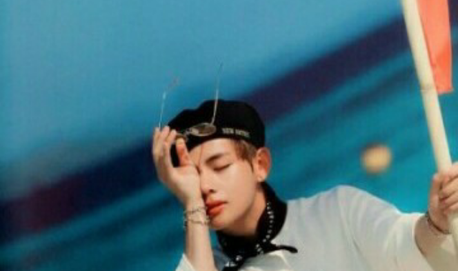 어느날 나타난 방탄 김태형 thumbnail