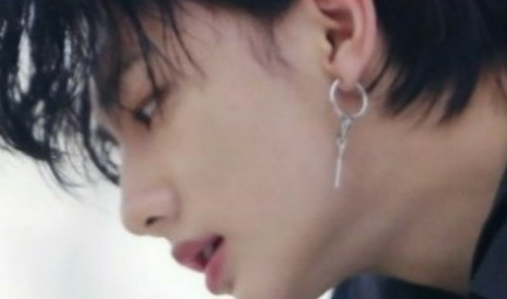 鉉辰正在工作 thumbnail