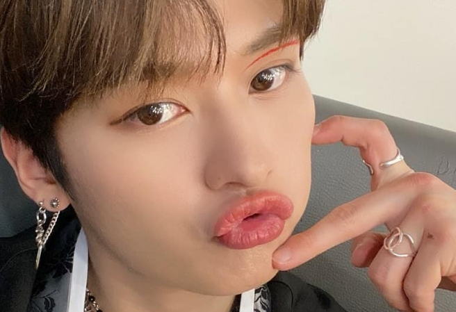 vũ công chính Lee Know thumbnail