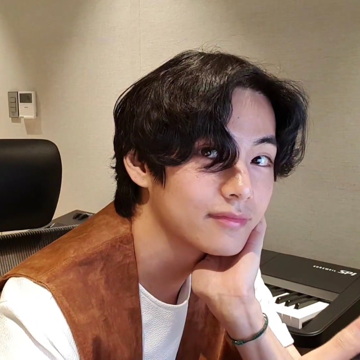 김태형(뷔) image