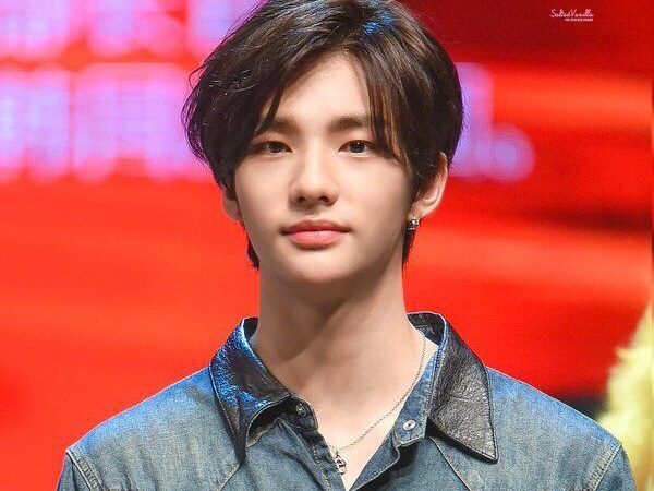 HISTORIA CORTA DE SKZ - HYUNJIN thumbnail