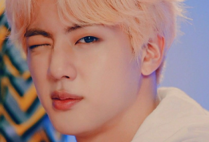 Anh chàng hàng xóm cứ bám theo tôi vì anh ấy thích tôi. thumbnail