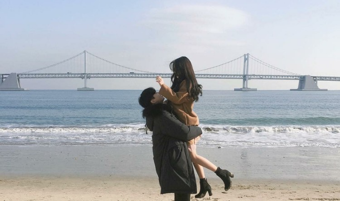 천국의 거리 아래에서 thumbnail