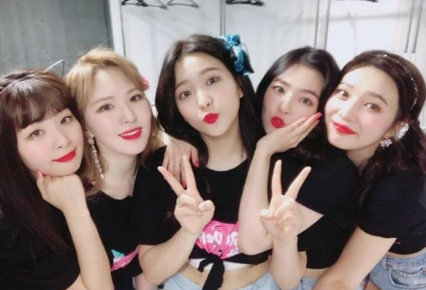 Red Velvet (cerita pendek) thumbnail