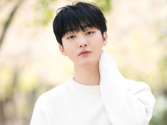 윤지성 | 28 image