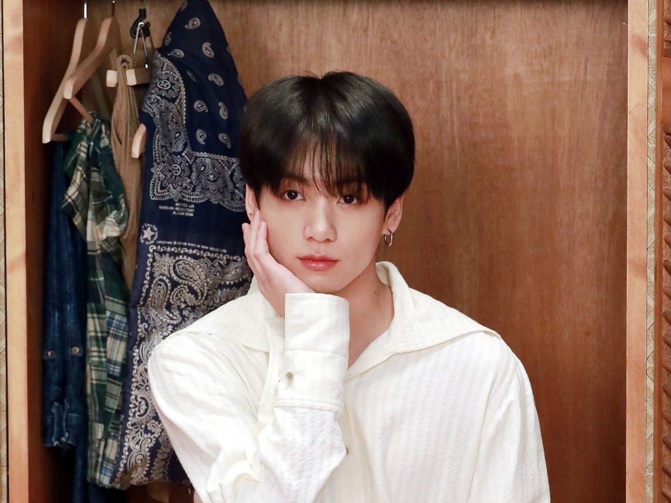 Saliendo con el duende Jeon Jungkook thumbnail