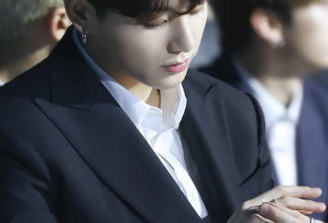 “别碰他” thumbnail