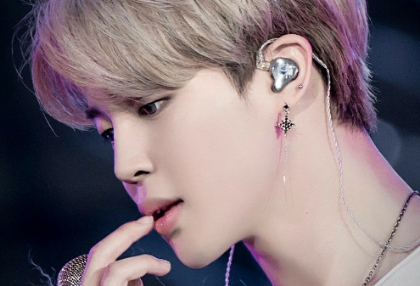 与社交媒体明星谈恋爱。 thumbnail