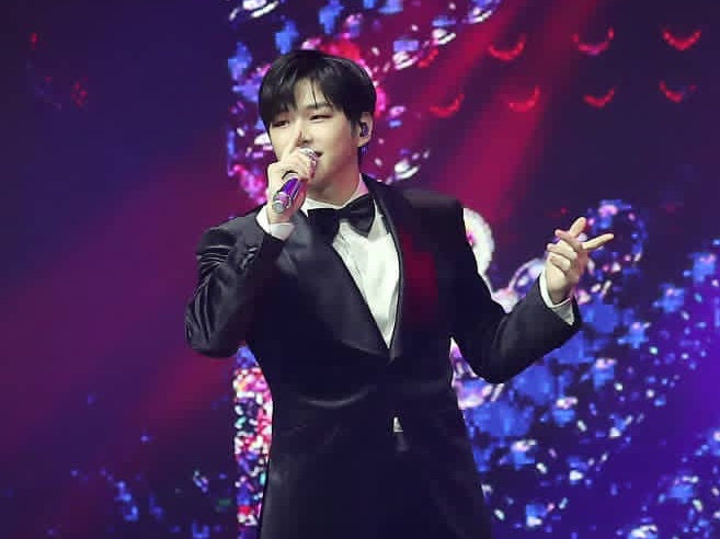 강다니엘 AAA thumbnail