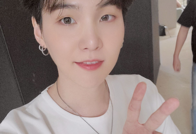 윤기에게 투표해주세요 ♡ thumbnail