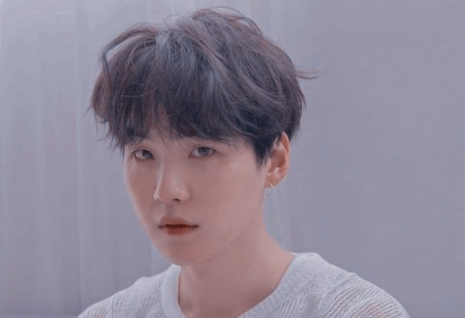 VOTA POR YOUNG, TAMBIÉN CONOCIDO COMO SUGA thumbnail