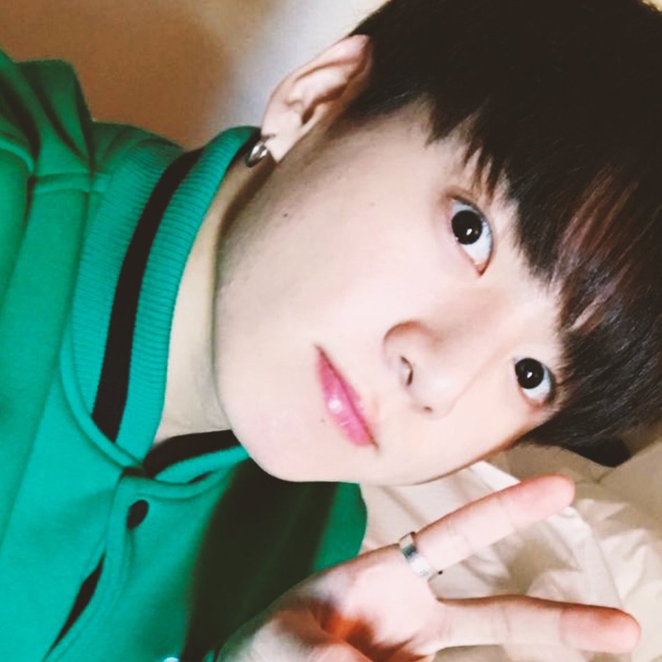 전정국 / 19살 image