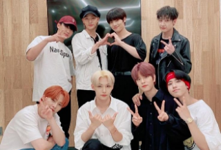 창빈/스트레이 키즈에게 투표하세요 thumbnail