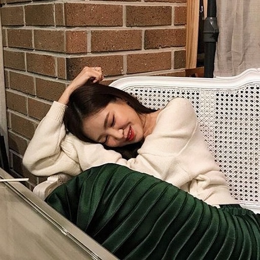 손나은 image