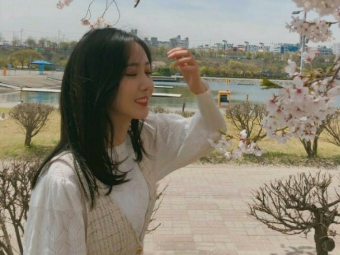 이 여 주  image