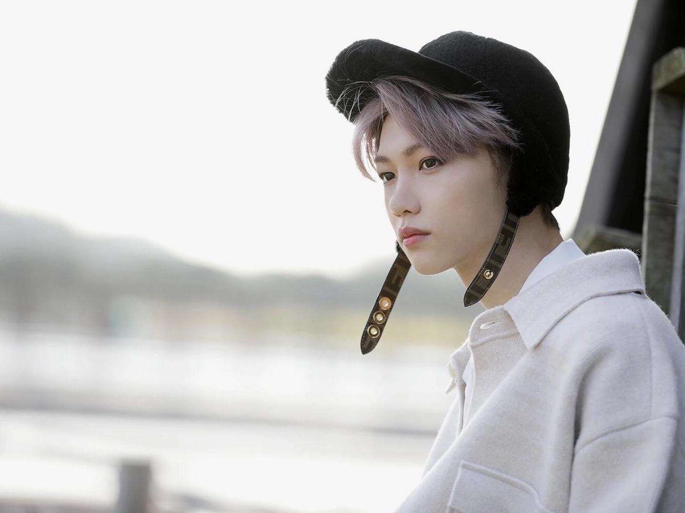 작별 인사를 건넨 사람.~ thumbnail