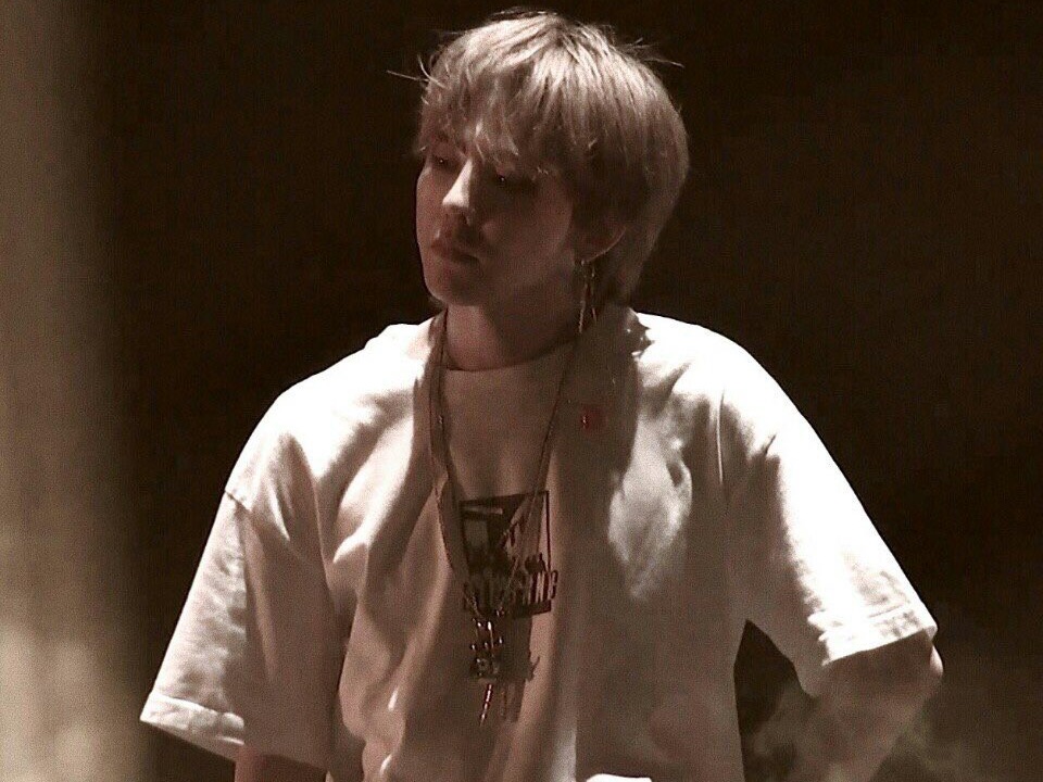 "Uomo con bei fiori" thumbnail