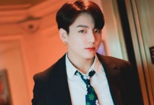 请为我们的忙内柾国投票 thumbnail