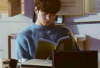 "Một người bạn bảy năm, một người cứng rắn và bướng bỉnh." thumbnail