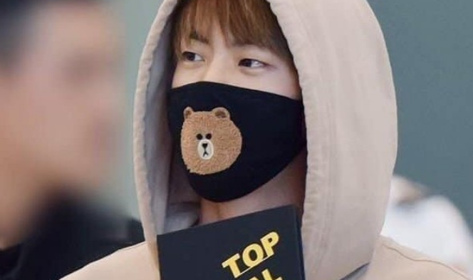 그는 여름 더위에 맞지 않아요. thumbnail