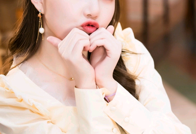 그녀의 미소는 내 하루를 완벽하게 만들어준다 thumbnail